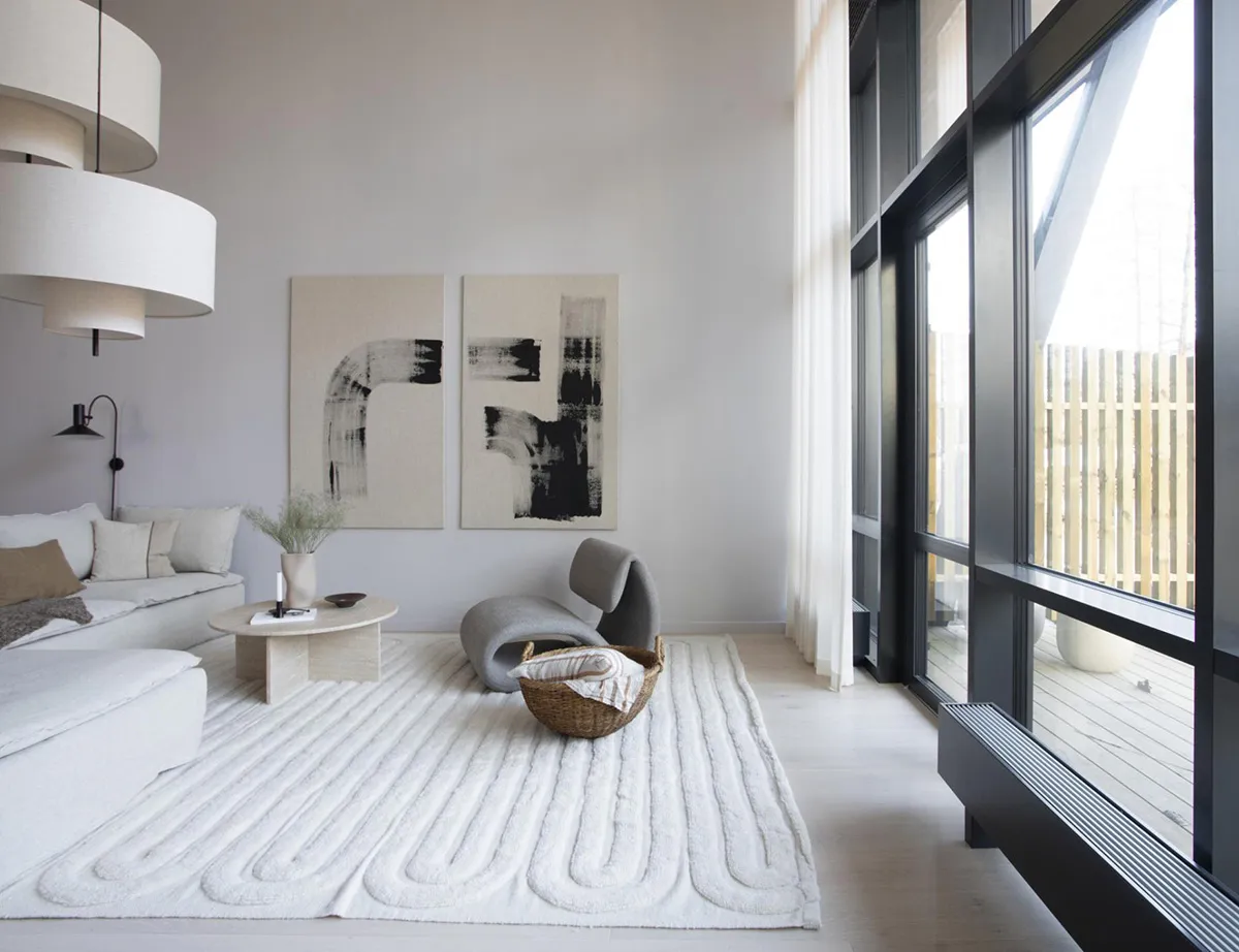 Spokojny skandynawski loft z czarną kuchnią i antresolą - Gallery image 2