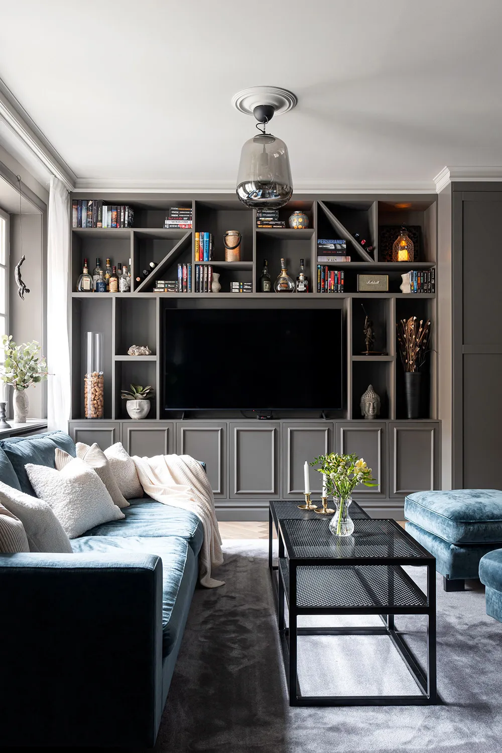 Styles et tons gris avec une cloison en verre : studio en Suède à Stockholm (54 m²) - Gallery image 4