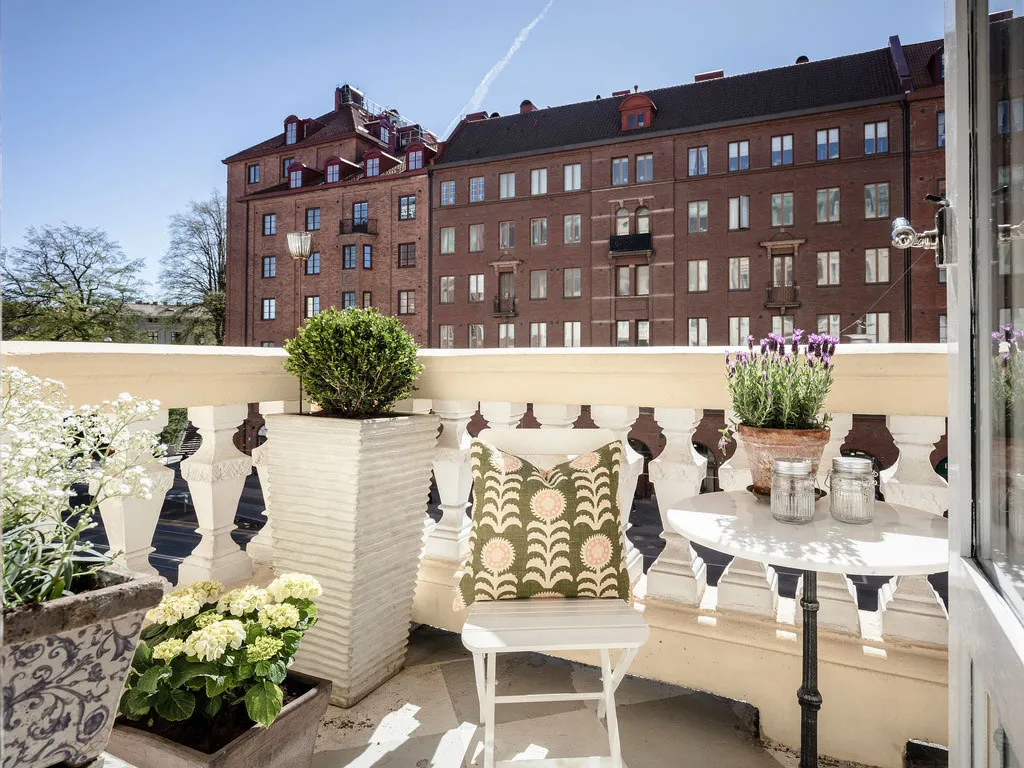 Простор и элегантность: большая и светлая квартира в Швеции - Gallery image 20