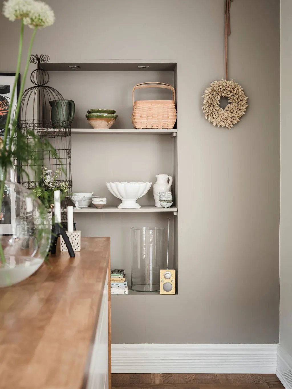 Простор и элегантность: большая и светлая квартира в Швеции - Gallery image 11