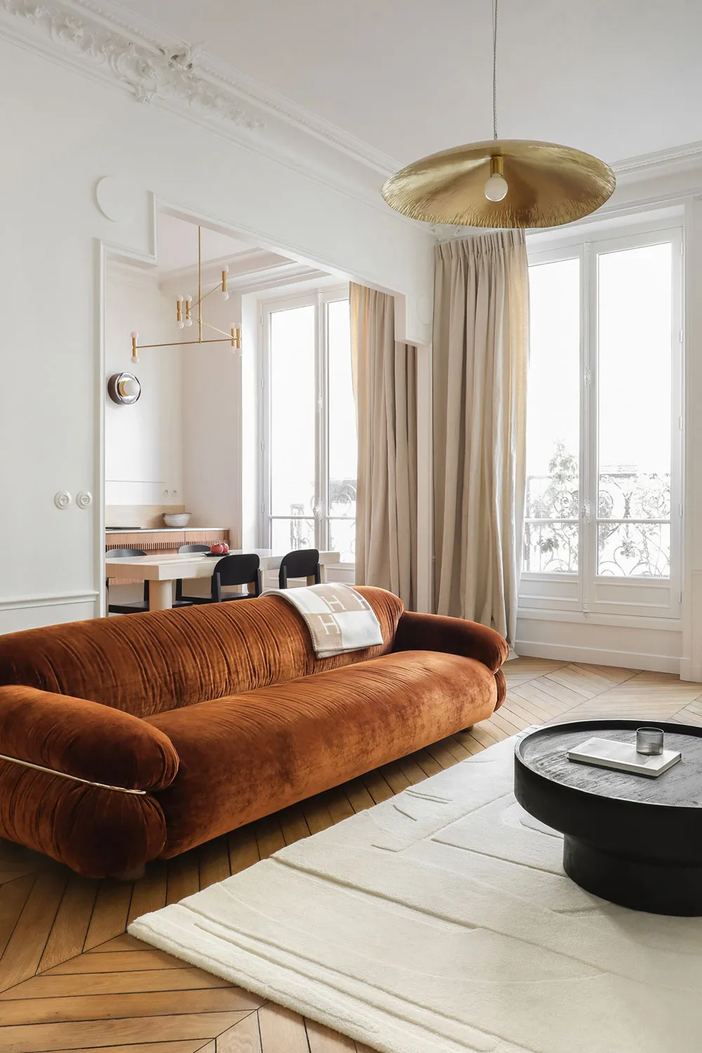 Design élégant de appartements classiques pour une jeune famille à Paris - Gallery image 1
