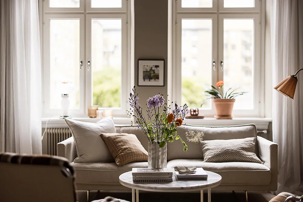 Стильные оттенки бежевого и зеленого в дизайне шведской квартиры (93 кв. м) - Gallery image 4