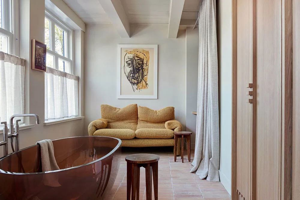 Beams and whimsical furniture: extravagant design of a small apartment in Amsterdam - Gallery image 9