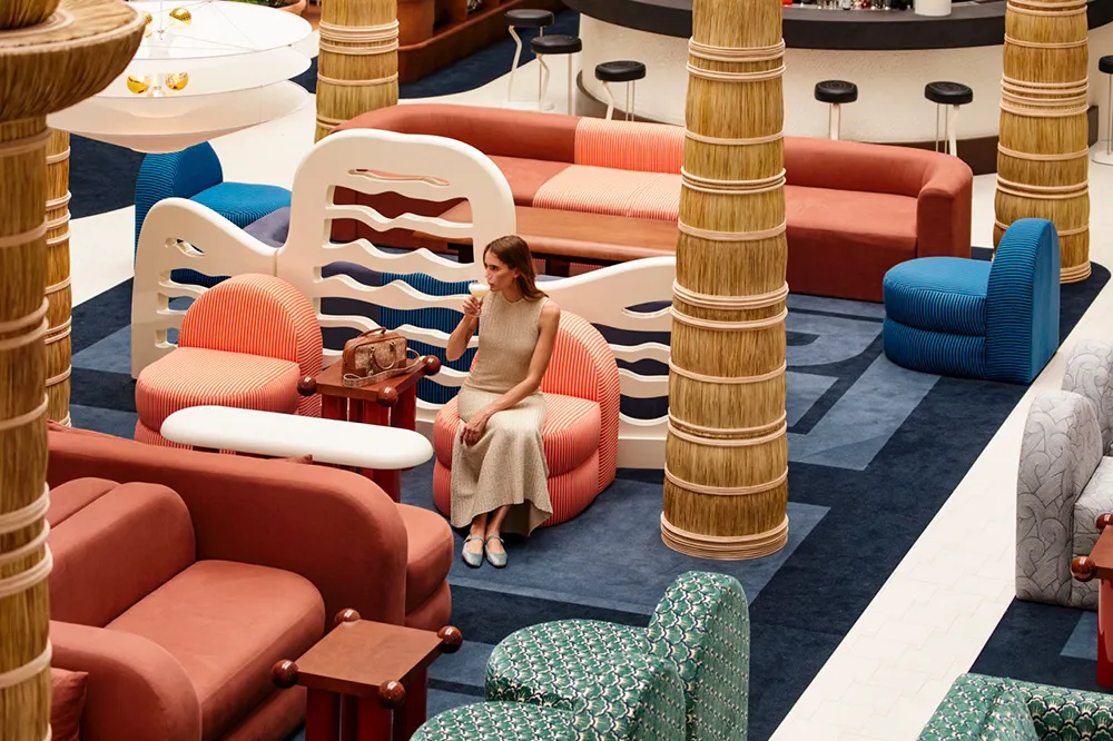 Полоски и смелые краски: стильный отель Regina Experimental на берегу океана - Gallery image 9