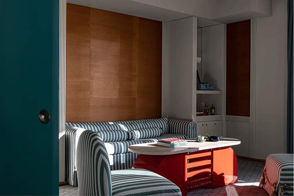 Полоски и смелые краски: стильный отель Regina Experimental на берегу океана - Gallery image 16