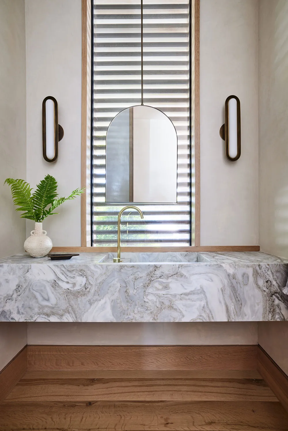 Elegancki nowoczesny design z obfitym użyciem drewna na Long Island - Gallery image 12