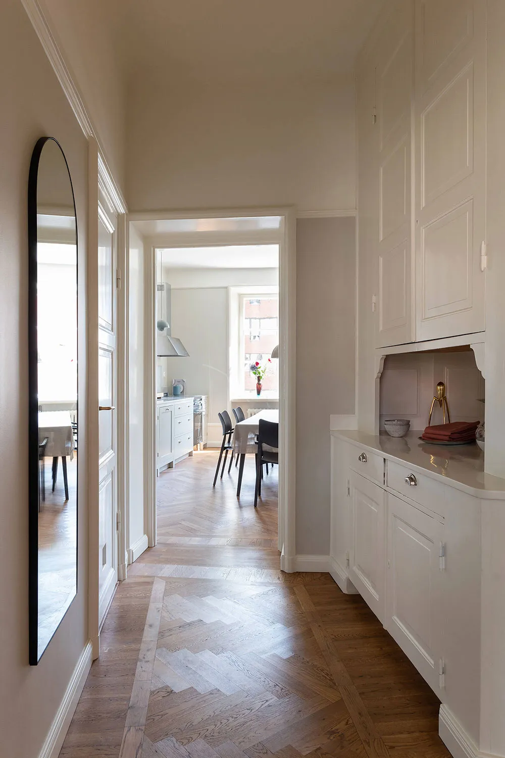 Élégance et simplicité dans le design d'un appartement moderne à Stockholm - Gallery image 11