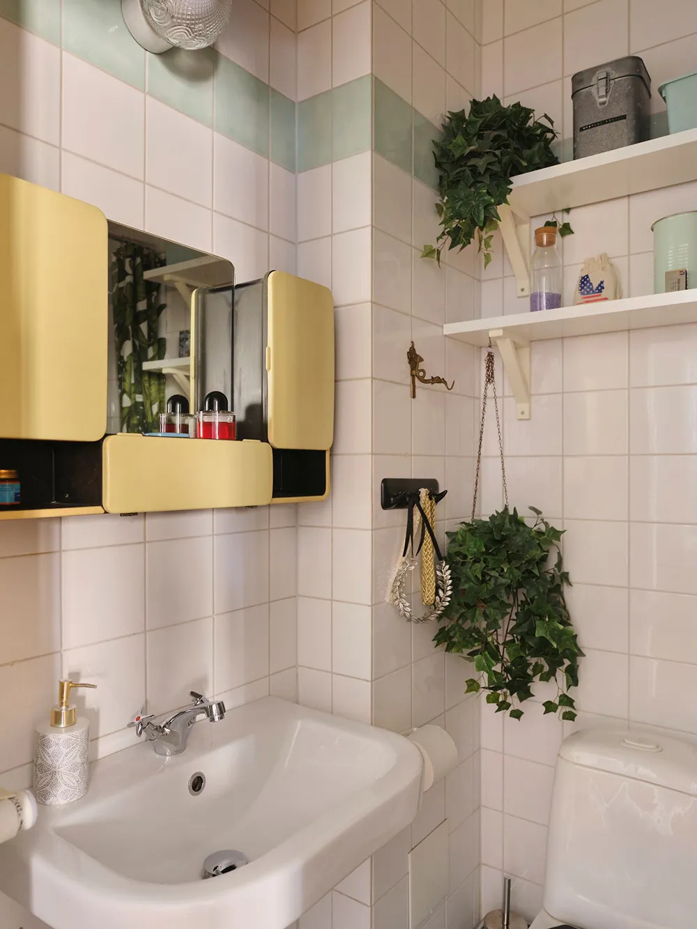 Summer Paints and Bold Posters: Light Eclecticism in Stockholm (52 sq. m) - Gallery image 19