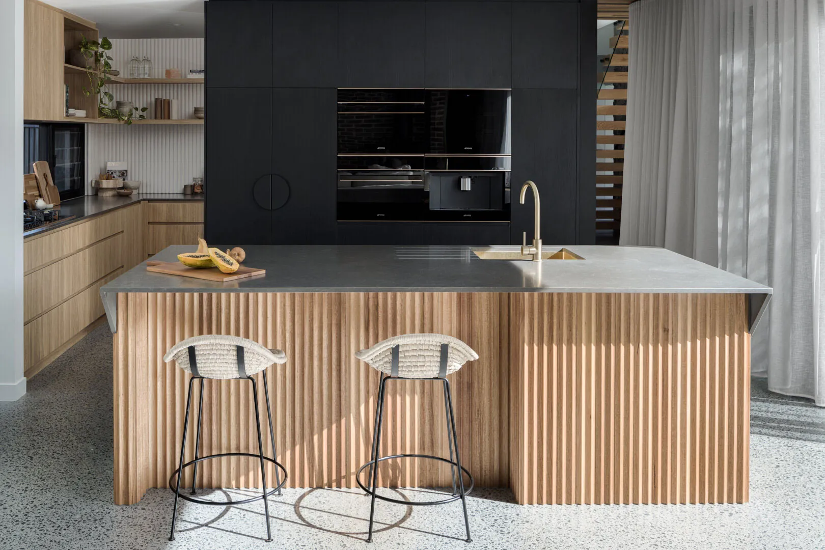 Stylowy i ciepły nowoczesny domek z drewna i kamienia w Australii - Gallery image 4