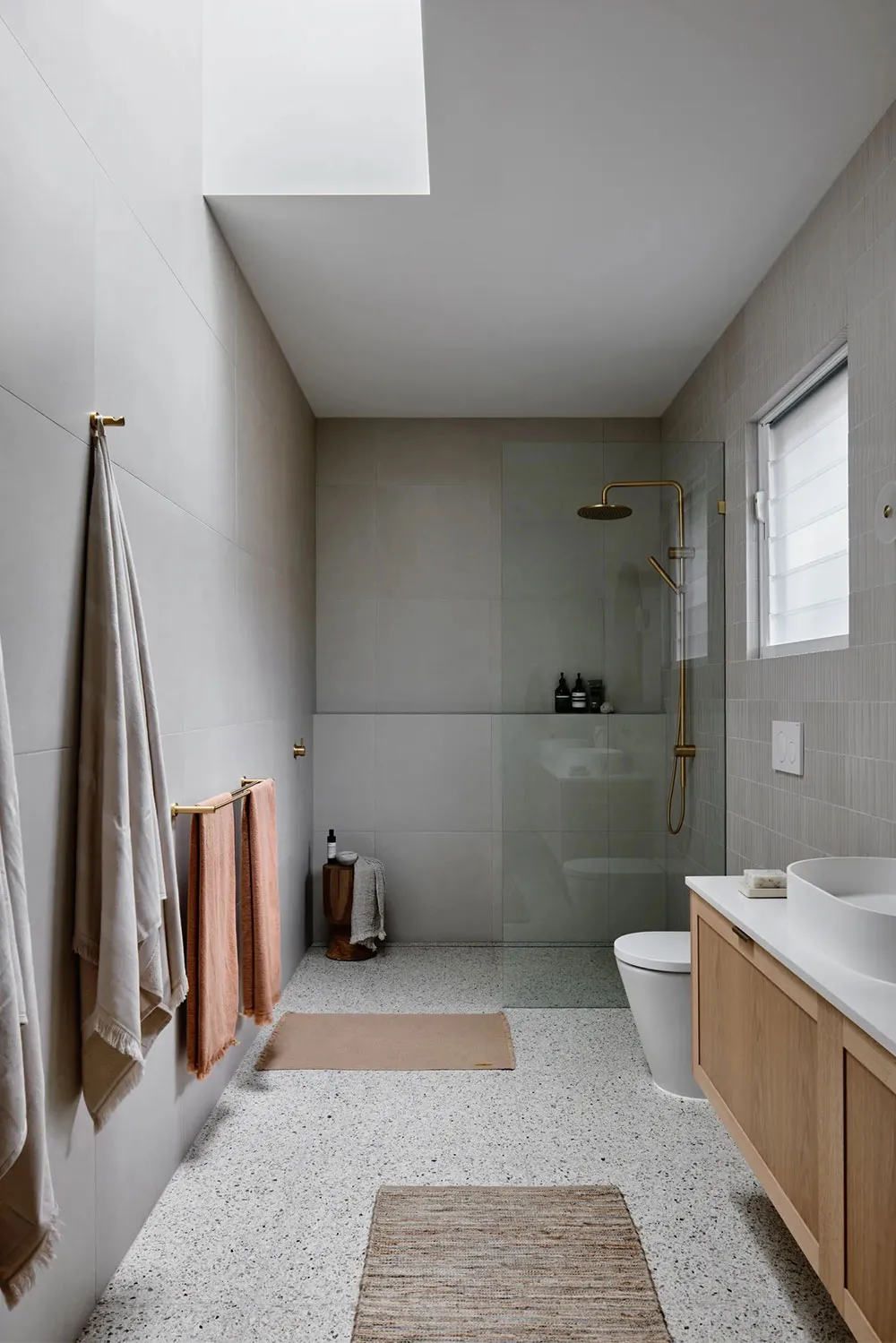 Interiores ligeros de un pequeño bungaló en la costa de Australia - Gallery image 27