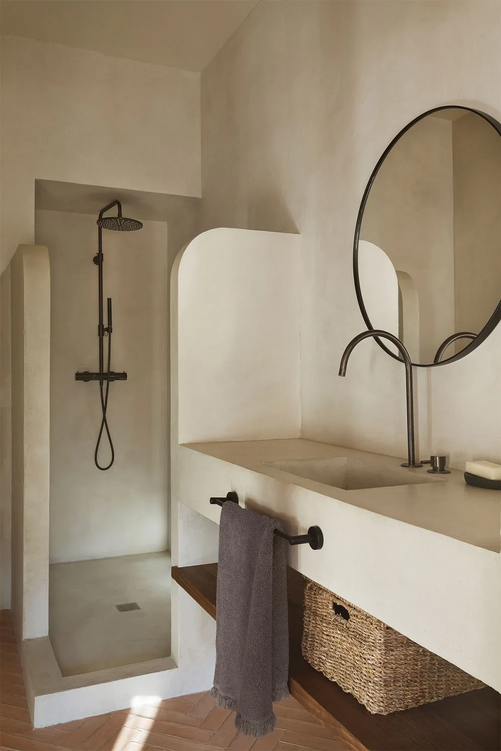 Interiores soleados y estilo atemporal: casa de verano en la costa de España - Gallery image 26