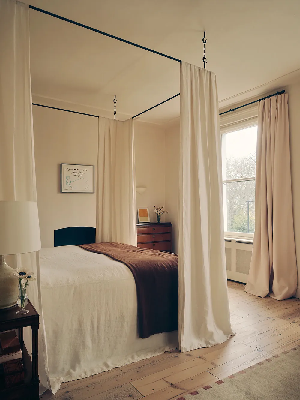 Elegant and Very Cozy Interior of a House in London - Gallery image 11