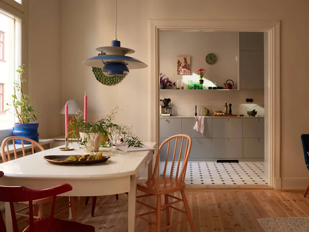 Естественный свет и яркие детали в интерьере небольшой скандинавской квартиры (58 кв. м) - Gallery image 7