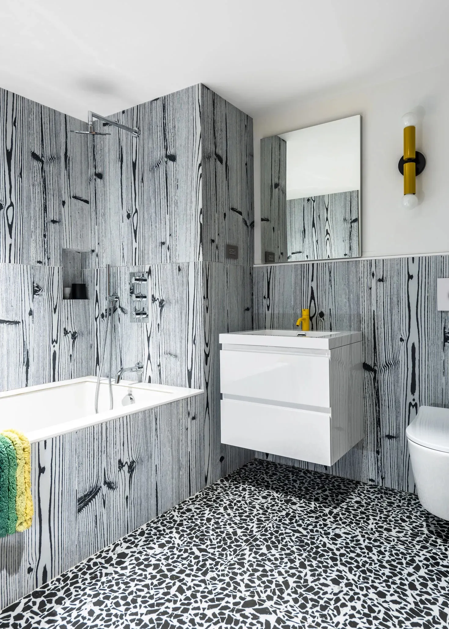 Светлый лофт с красочными постерами на Бродвее - Gallery image 10