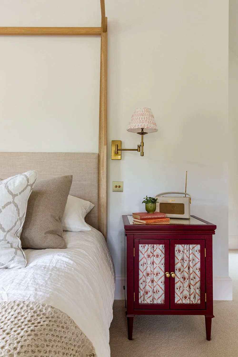 Green Accents in the Design of a Traditional Farmhouse in Southwest England - Gallery image 16