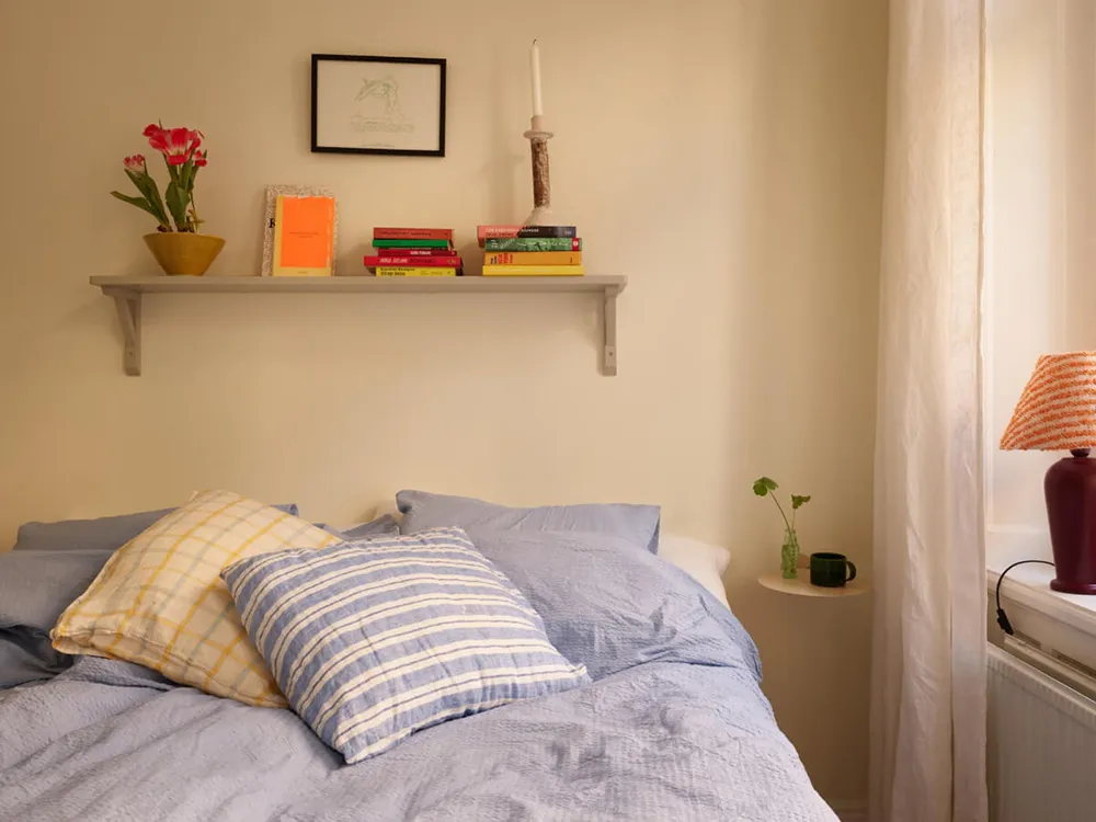 Естественный свет и яркие детали в интерьере небольшой скандинавской квартиры (58 кв. м) - Gallery image 16