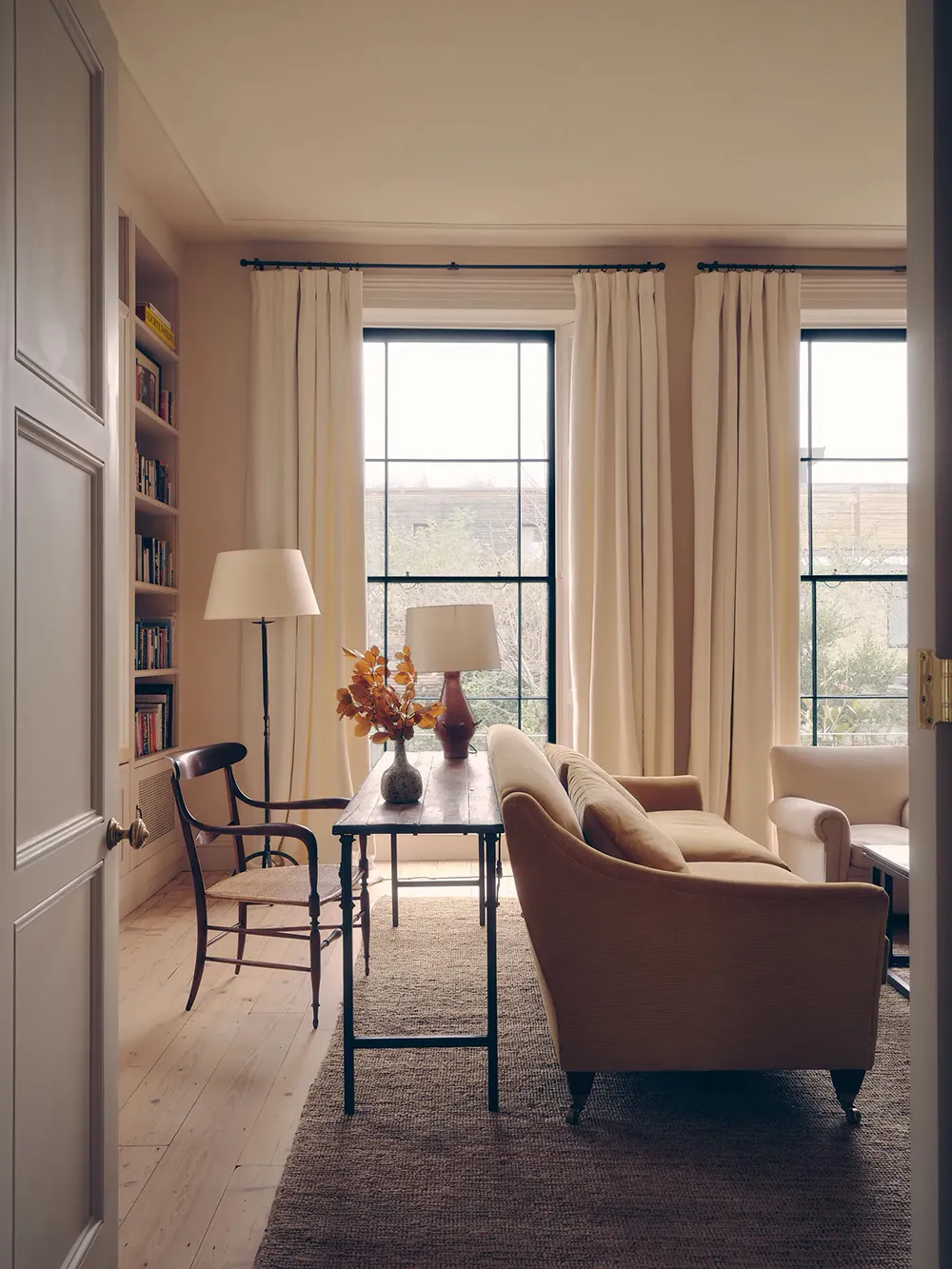 Elegant and Very Cozy Interior of a House in London - Gallery image 1