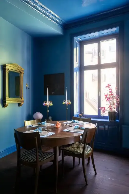 Інтер'єр не для всіх: синя квартира з червоними дверима в Стокгольмі (67 кв. м) - Gallery image 3