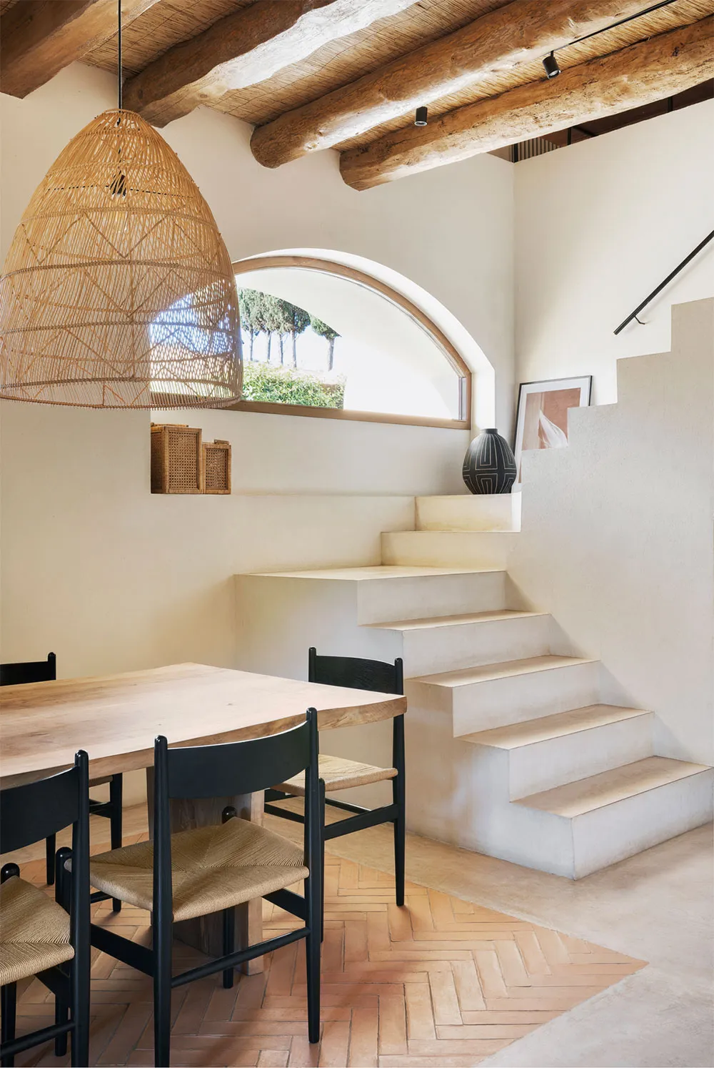 Interiores soleados y estilo atemporal: casa de verano en la costa de España - Gallery image 11