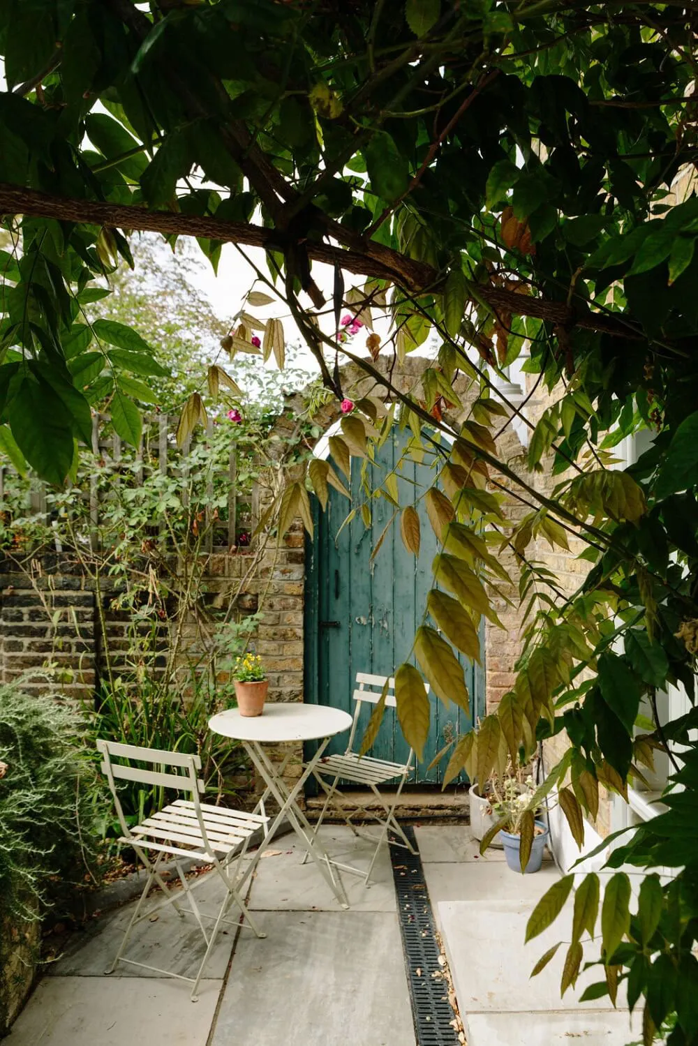 Grüne Wohnzimmer und Pfirsichfarbene Schlafzimmer: schöne Farben im Design eines Hauses in London - 22