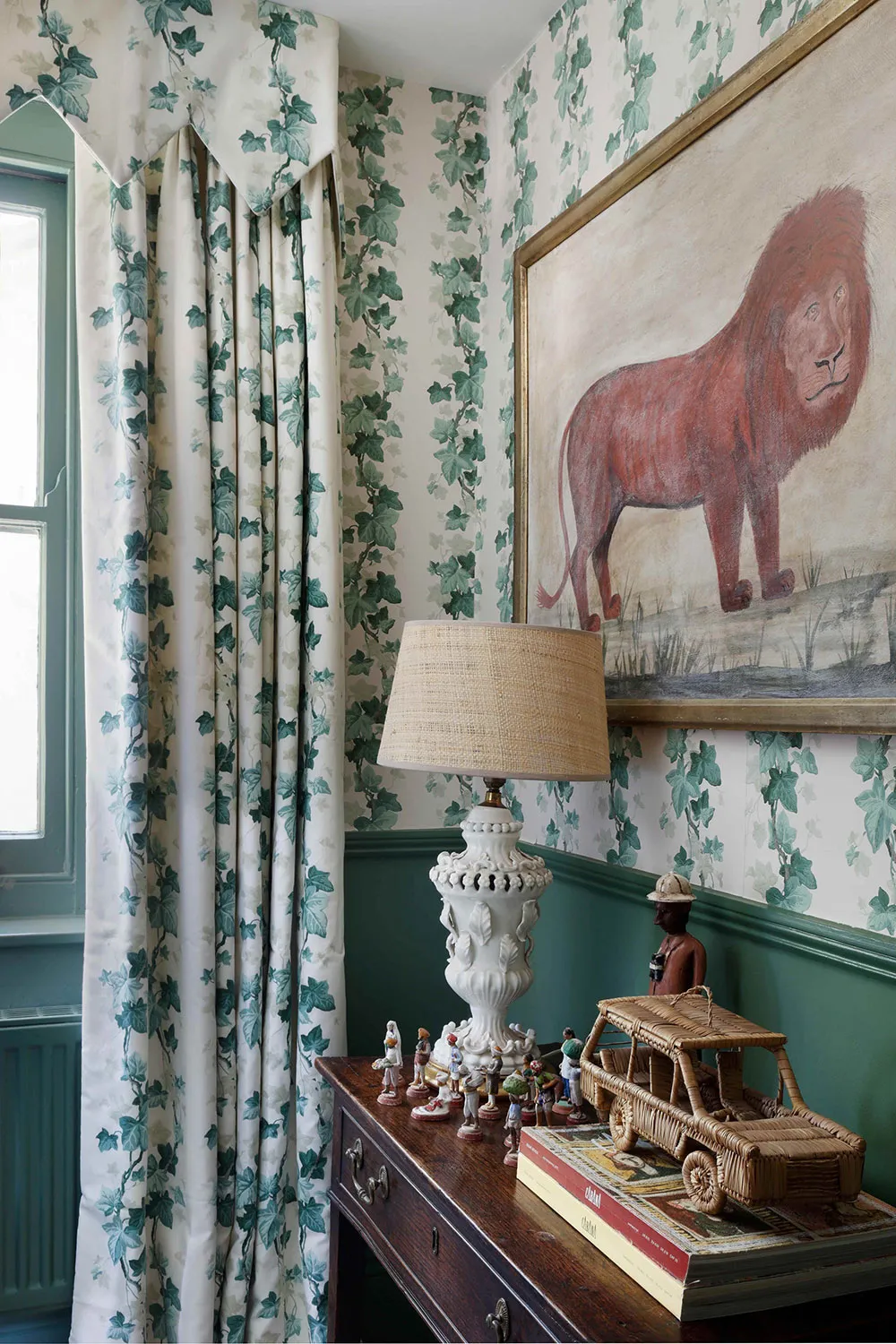 Interior acogedor de un diseñador inglés con una gran cantidad de hermoso decorado - Gallery image 12