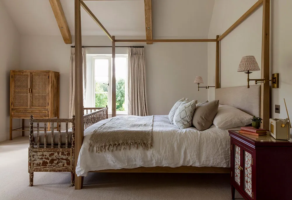 Green Accents in the Design of a Traditional Farmhouse in Southwest England - Gallery image 14