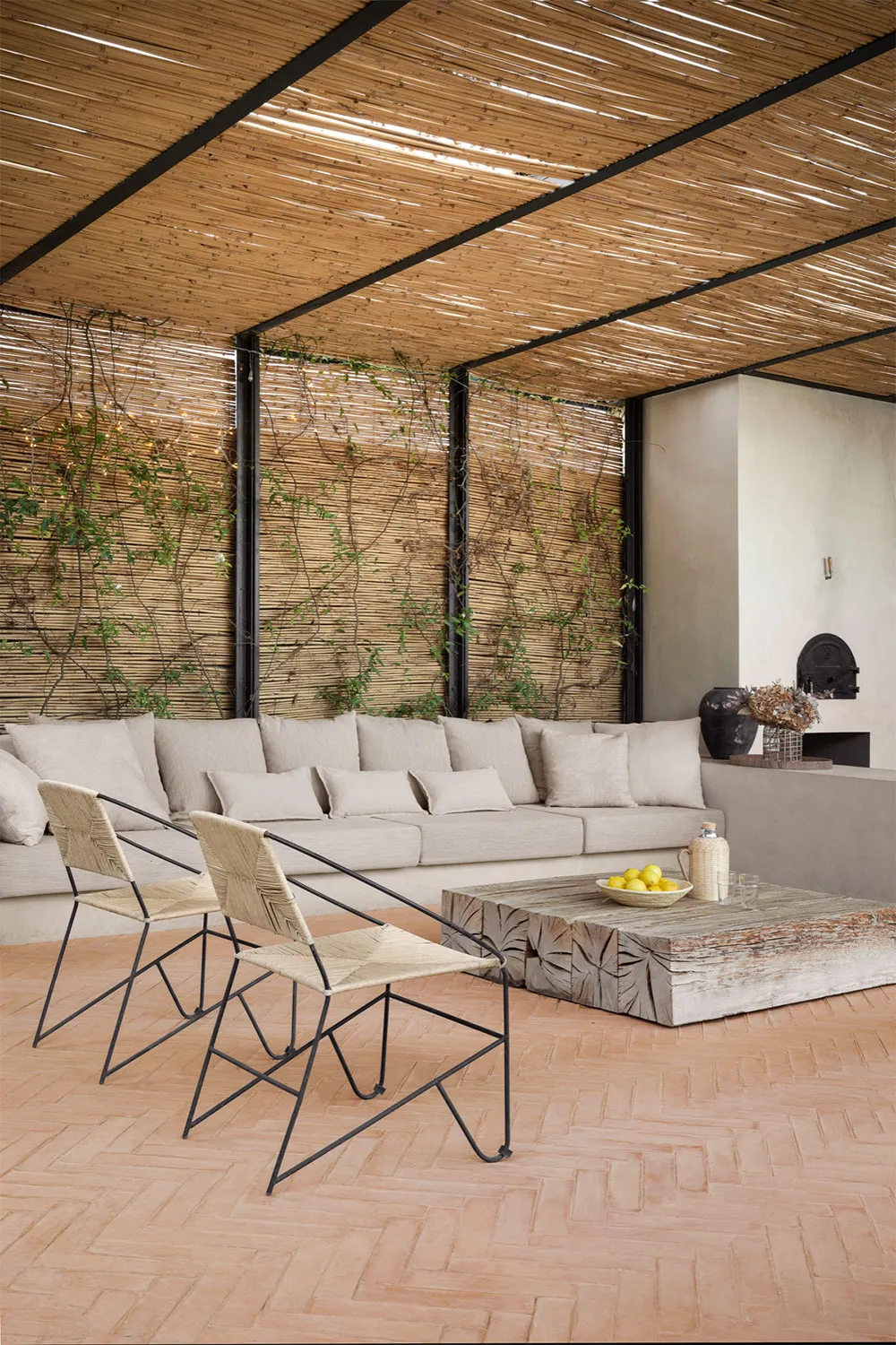 Interiores soleados y estilo atemporal: casa de verano en la costa de España - Gallery image 28