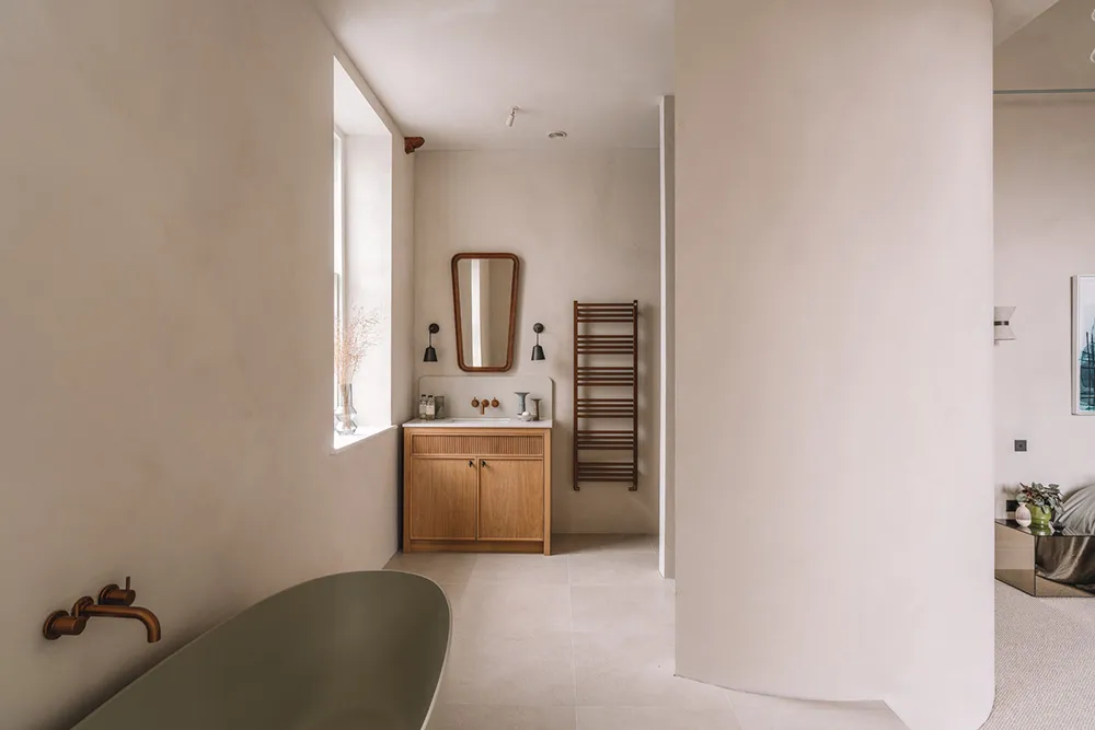 Earthy tones and minimalist design: apartment in a former school in England - Gallery image 14