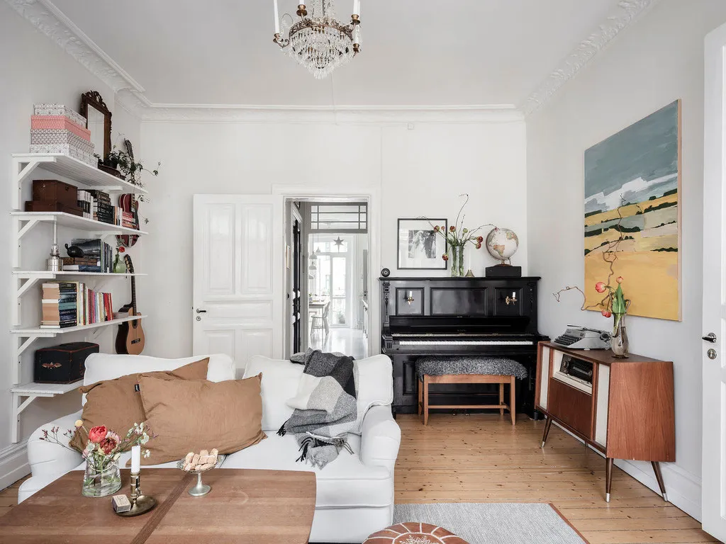 Charming Country Kitchen and Artist Studio: Beautiful Apartment in Gothenburg (82 sqm) - Gallery image 19