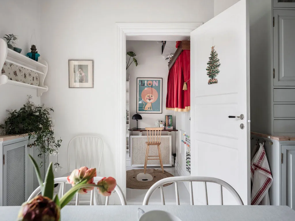 Charming Country Kitchen and Artist Studio: Beautiful Apartment in Gothenburg (82 sqm) - Gallery image 11