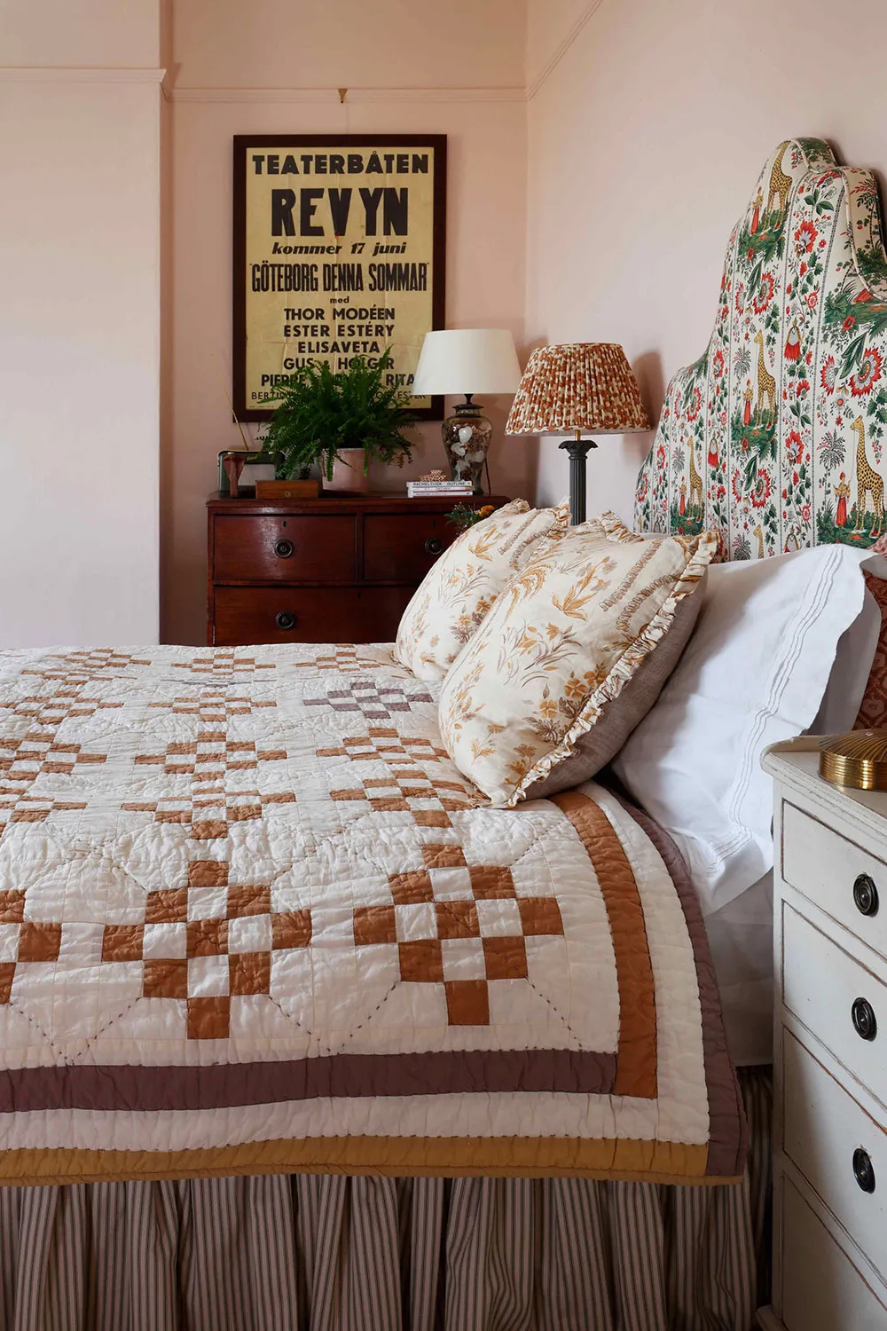 Interior acogedor de un diseñador inglés con una gran cantidad de hermoso decorado - Gallery image 8