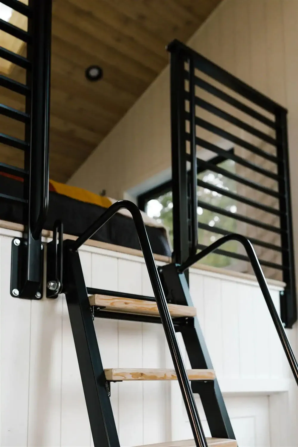 Como del infancia: pequeño pero funcional cobertizo en el árbol (46 m²) - Gallery image 7