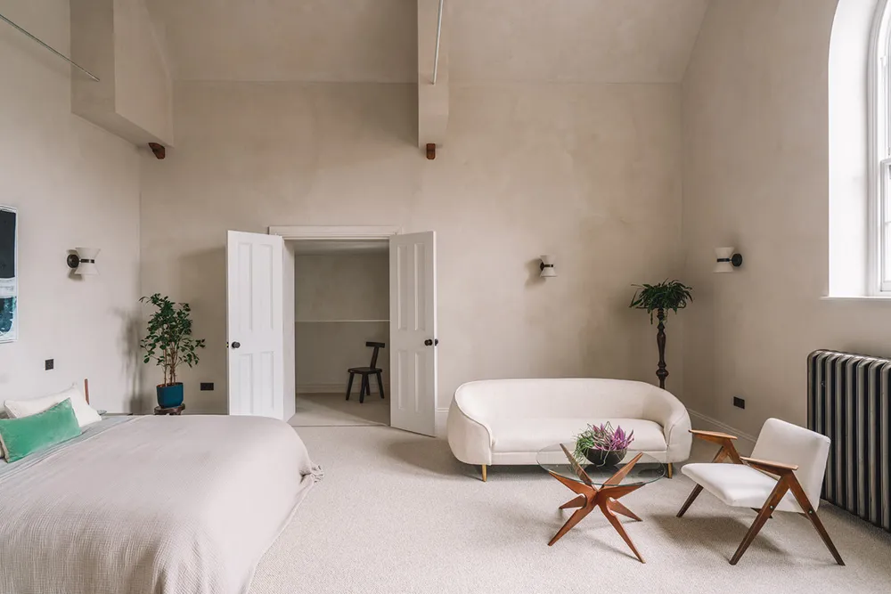 Earthy tones and minimalist design: apartment in a former school in England - Gallery image 5