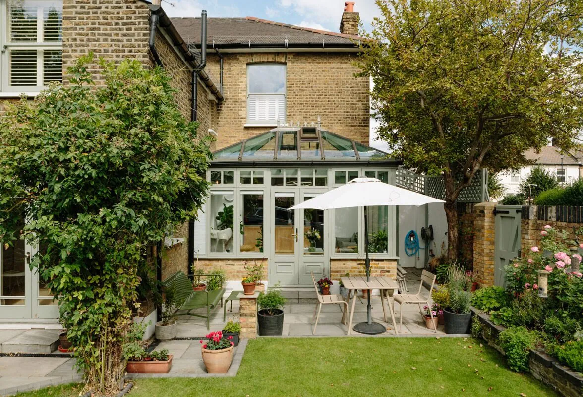 Grüne Wohnzimmer und Pfirsichfarbene Schlafzimmer: schöne Farben im Design eines Hauses in London - 19