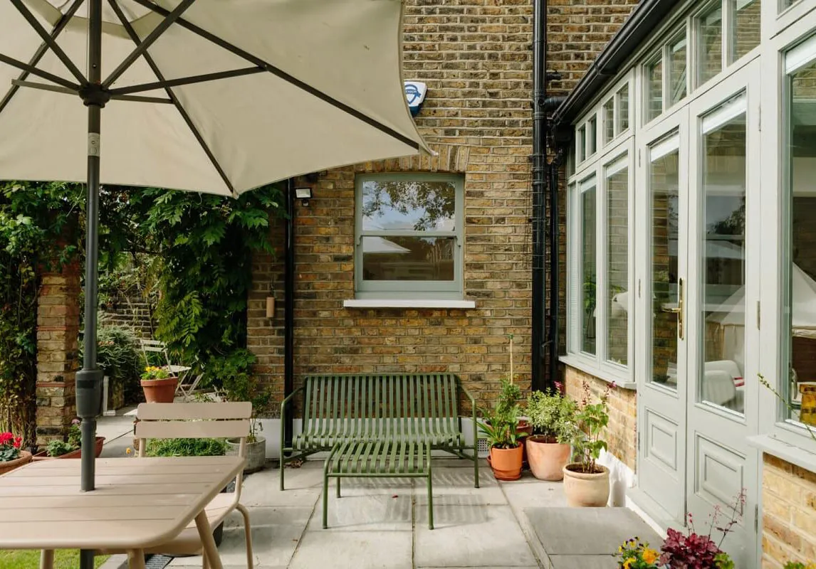 Grüne Wohnzimmer und Pfirsichfarbene Schlafzimmer: schöne Farben im Design eines Hauses in London - 20