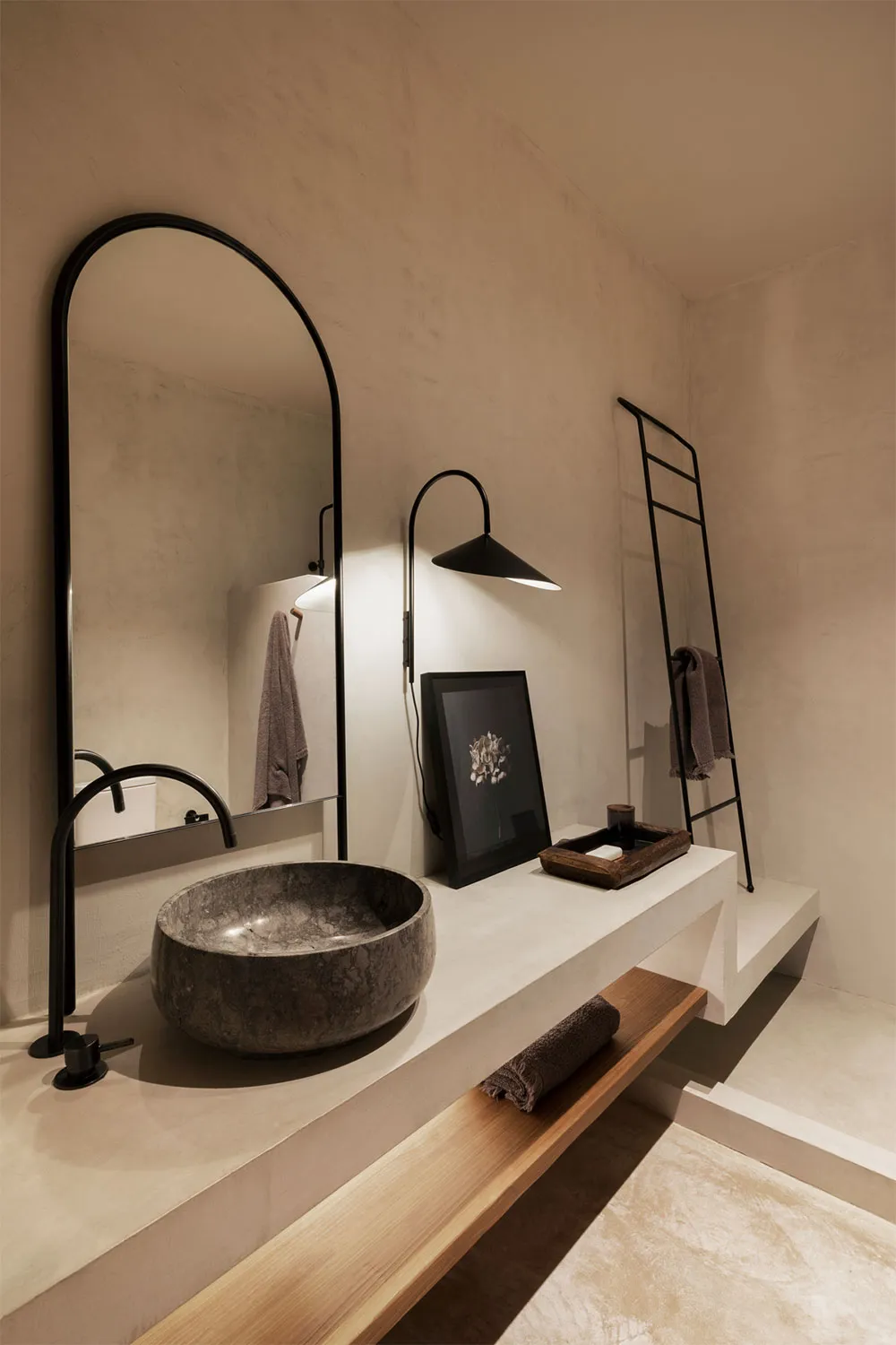 Interiores soleados y estilo atemporal: casa de verano en la costa de España - Gallery image 20