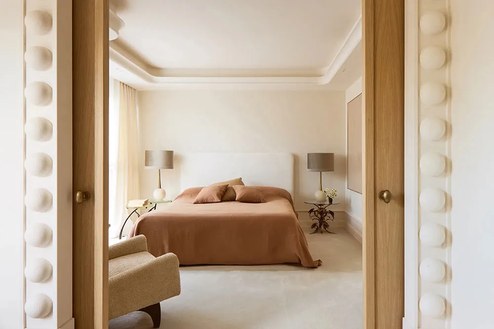Warmes und eklectisches Interieur eines Hauses berühmter Fernsehmoderatorin in Madrid - 5