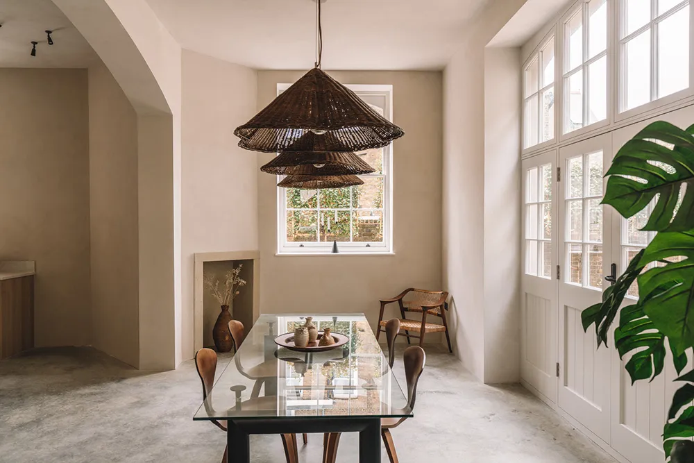 Earthy tones and minimalist design: apartment in a former school in England - Gallery image 10