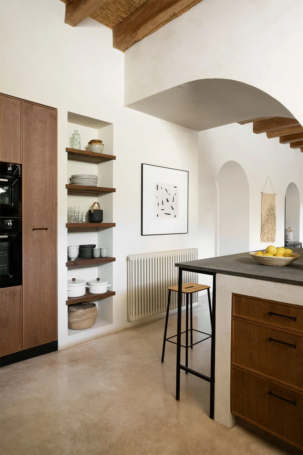 Interiores soleados y estilo atemporal: casa de verano en la costa de España - Gallery image 14