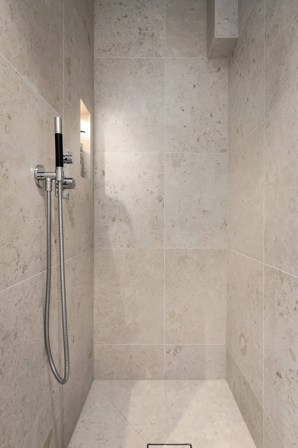 फैशनेबल फर्नीचर एवं सुंदर, तटस्थ रंग: स्टोकहोम में एक अपार्टमेंट (78 वर्ग मीटर) - Gallery image 26