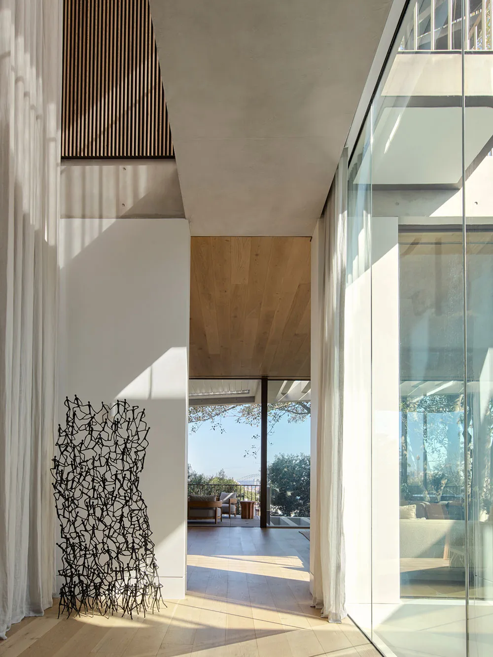 Conception moderne chaleureuse et élégante, baignant dans les rayons du soleil - Gallery image 9