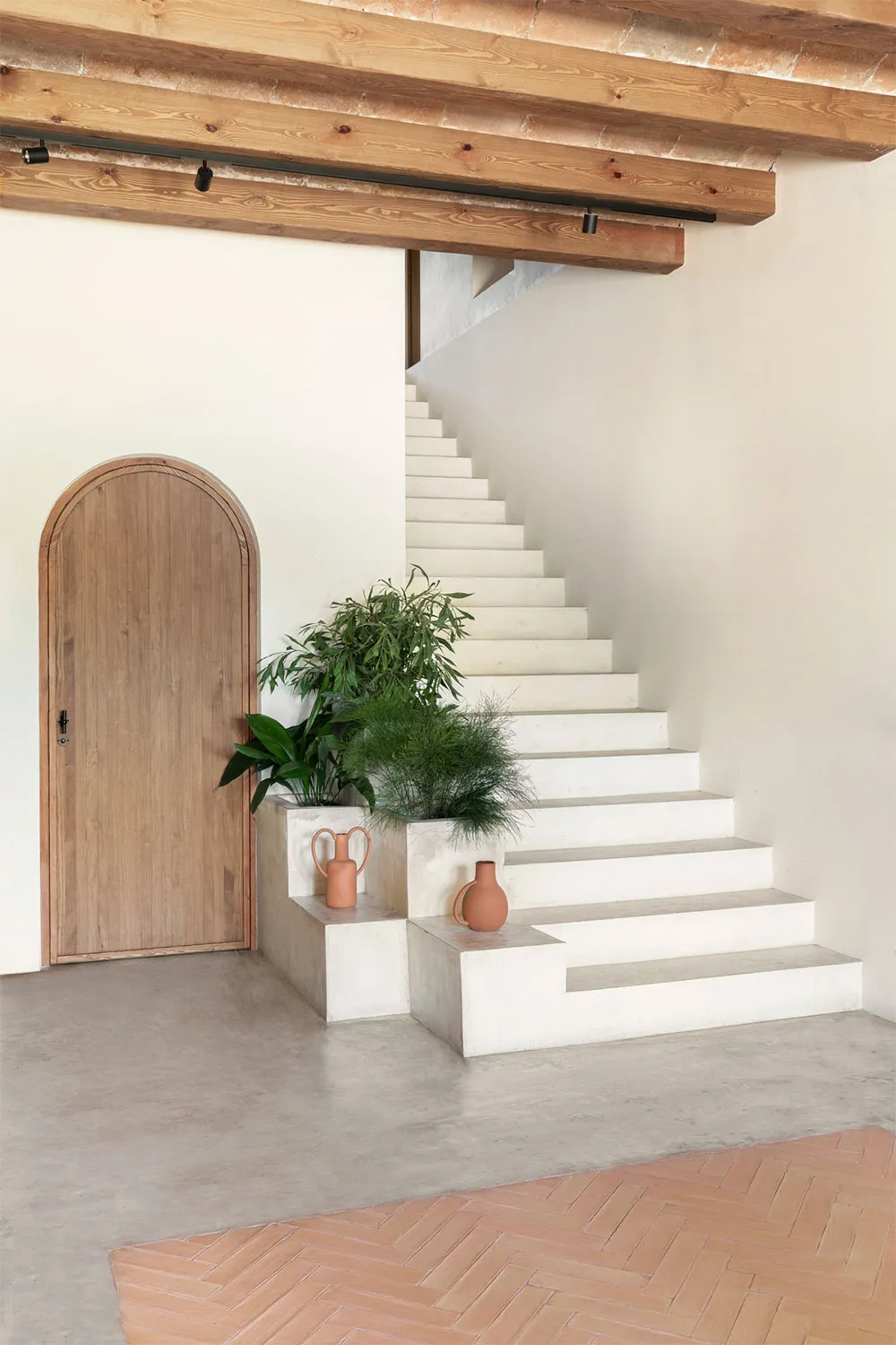 Interiores soleados y estilo atemporal: casa de verano en la costa de España - Gallery image 18