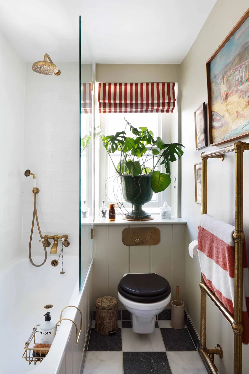 Interior acogedor de un diseñador inglés con una gran cantidad de hermoso decorado - Gallery image 16