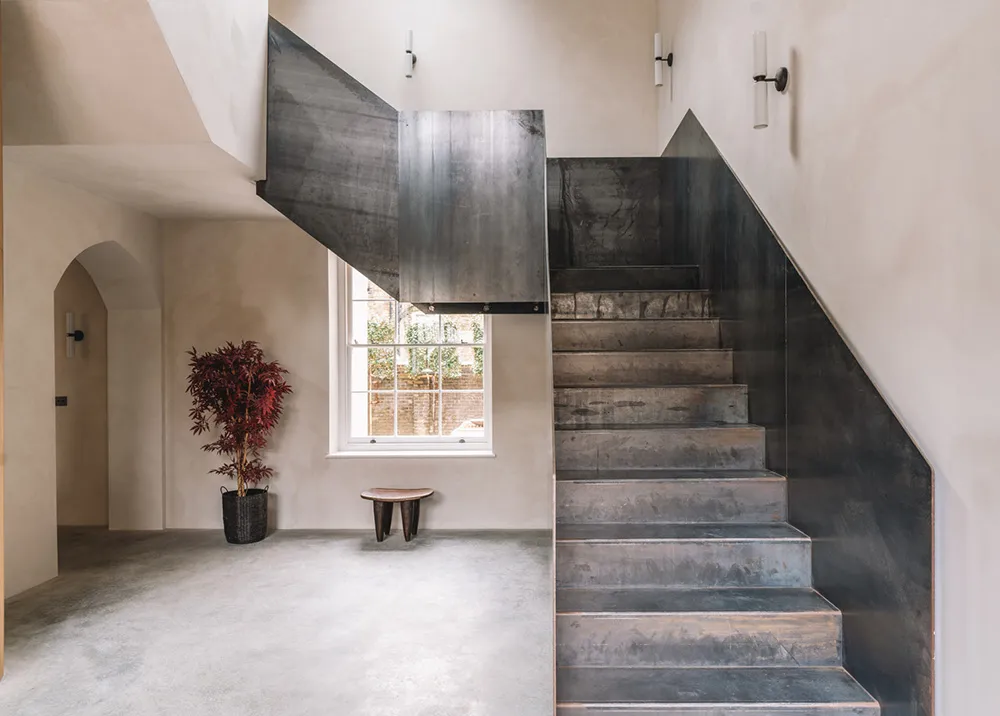 Earthy tones and minimalist design: apartment in a former school in England - Gallery image 16
