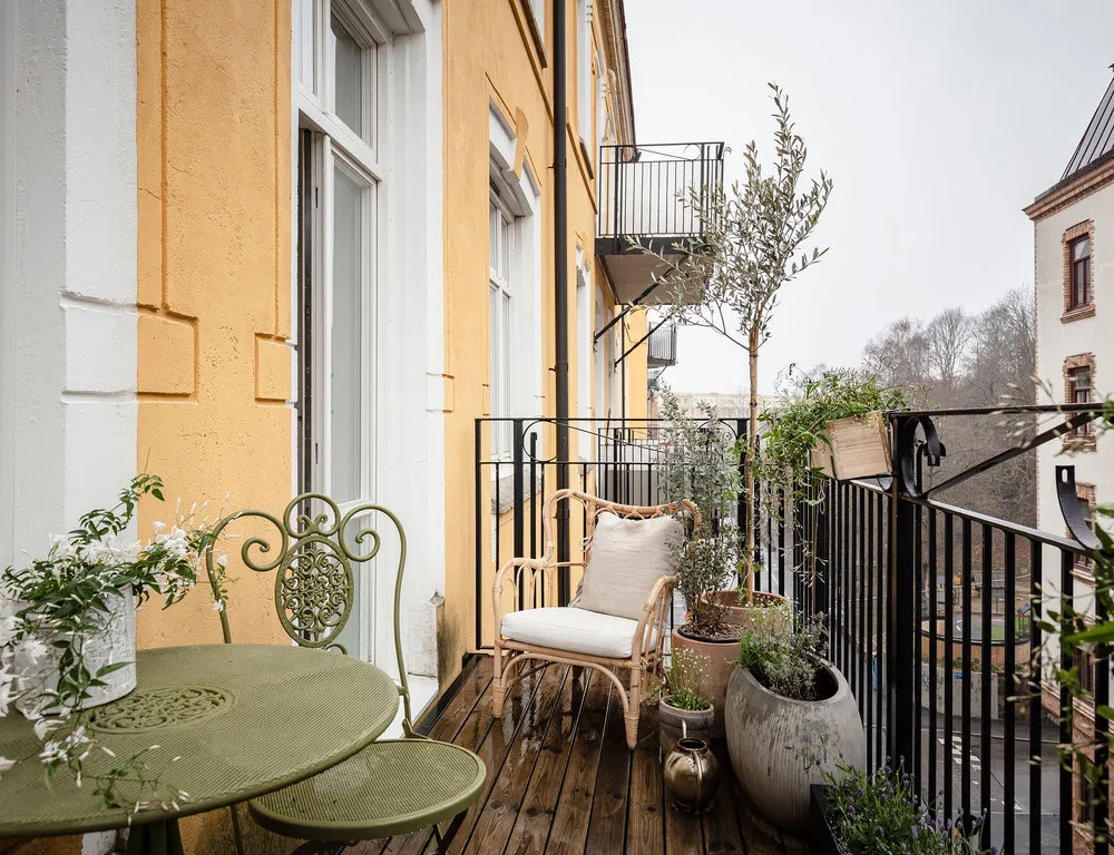 Charming Country Kitchen and Artist Studio: Beautiful Apartment in Gothenburg (82 sqm) - Gallery image 16