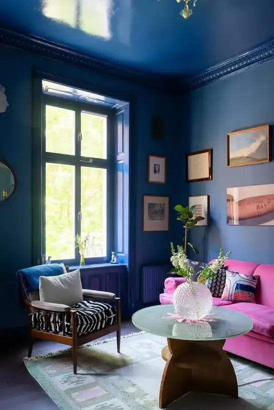 Інтер'єр не для всіх: синя квартира з червоними дверима в Стокгольмі (67 кв. м) - Gallery image 1