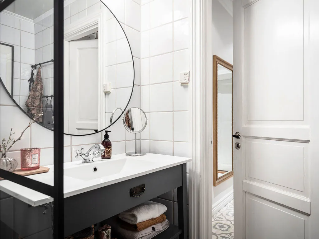 Charming Country Kitchen and Artist Studio: Beautiful Apartment in Gothenburg (82 sqm) - Gallery image 32