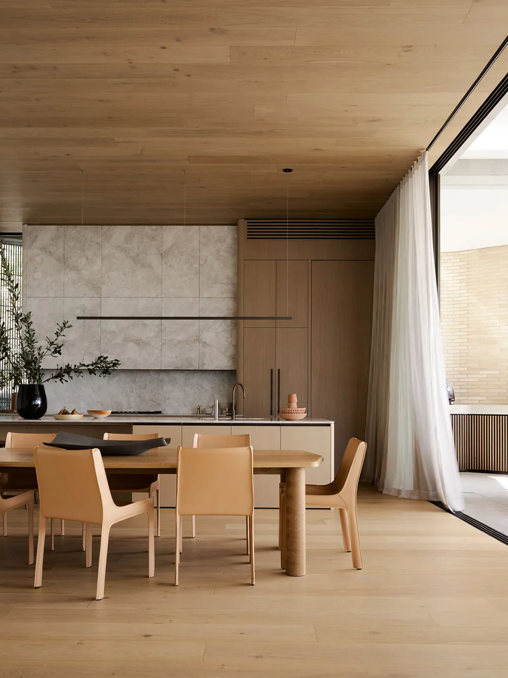 Conception moderne chaleureuse et élégante, baignant dans les rayons du soleil - Gallery image 6