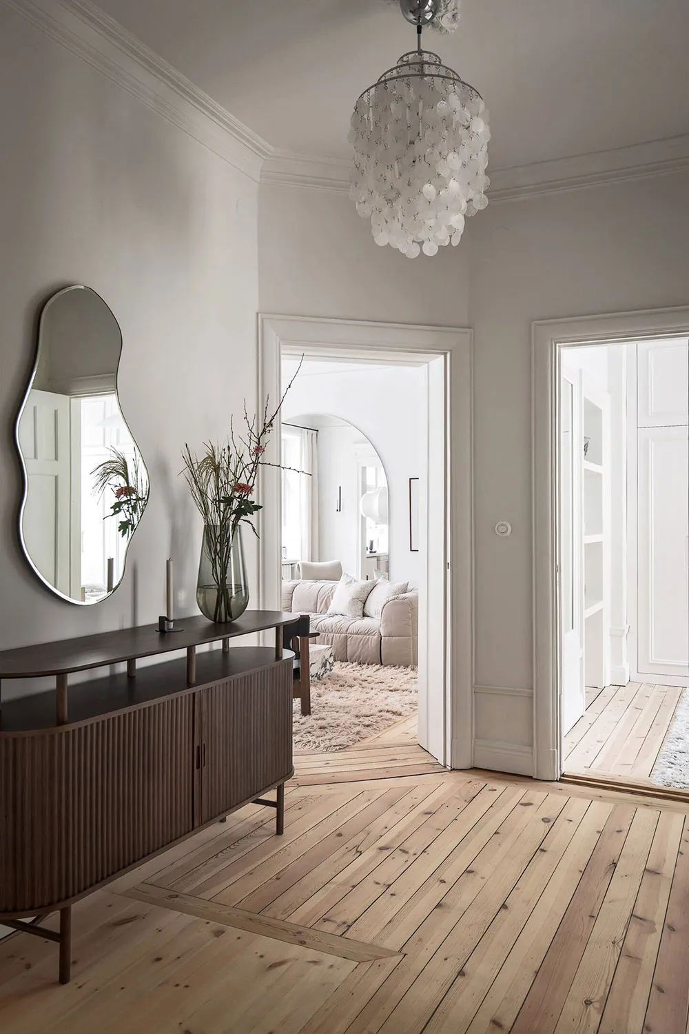 फैशनेबल फर्नीचर एवं सुंदर, तटस्थ रंग: स्टोकहोम में एक अपार्टमेंट (78 वर्ग मीटर) - Gallery image 27