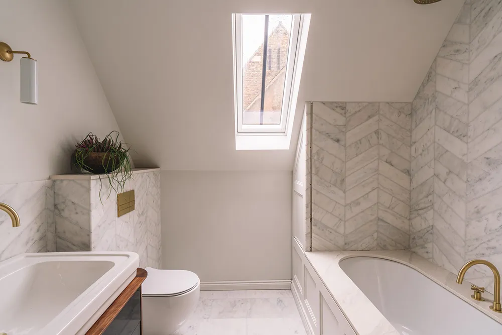 Earthy tones and minimalist design: apartment in a former school in England - Gallery image 21